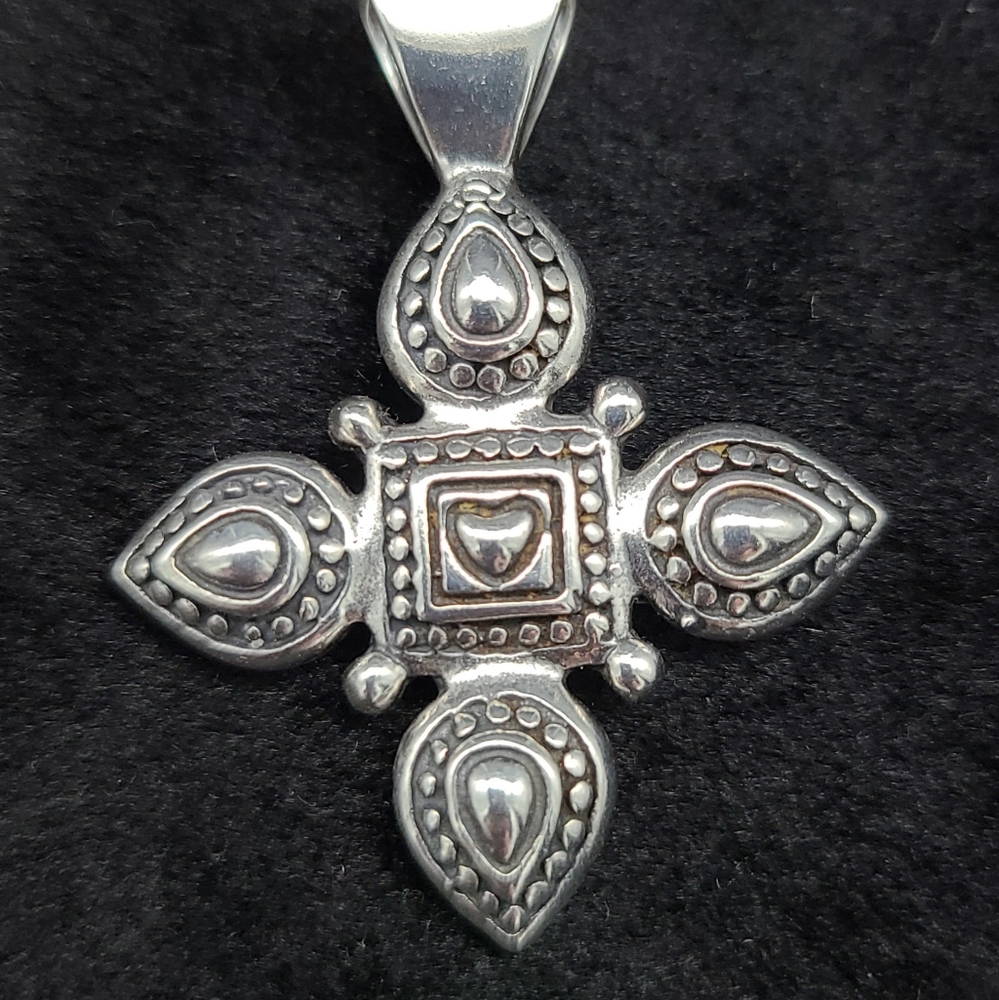 Vintage QT Sterling Silver Maltese Cross Pendant - Picture 4 of 7